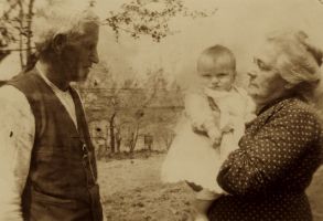 William Henry and Dorothy Kettlewell holding grandchild Gordon